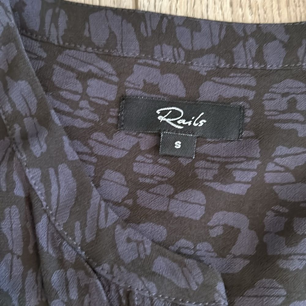 Rails Gray And Black Cheetah Print Blouse Size Sm… - image 4